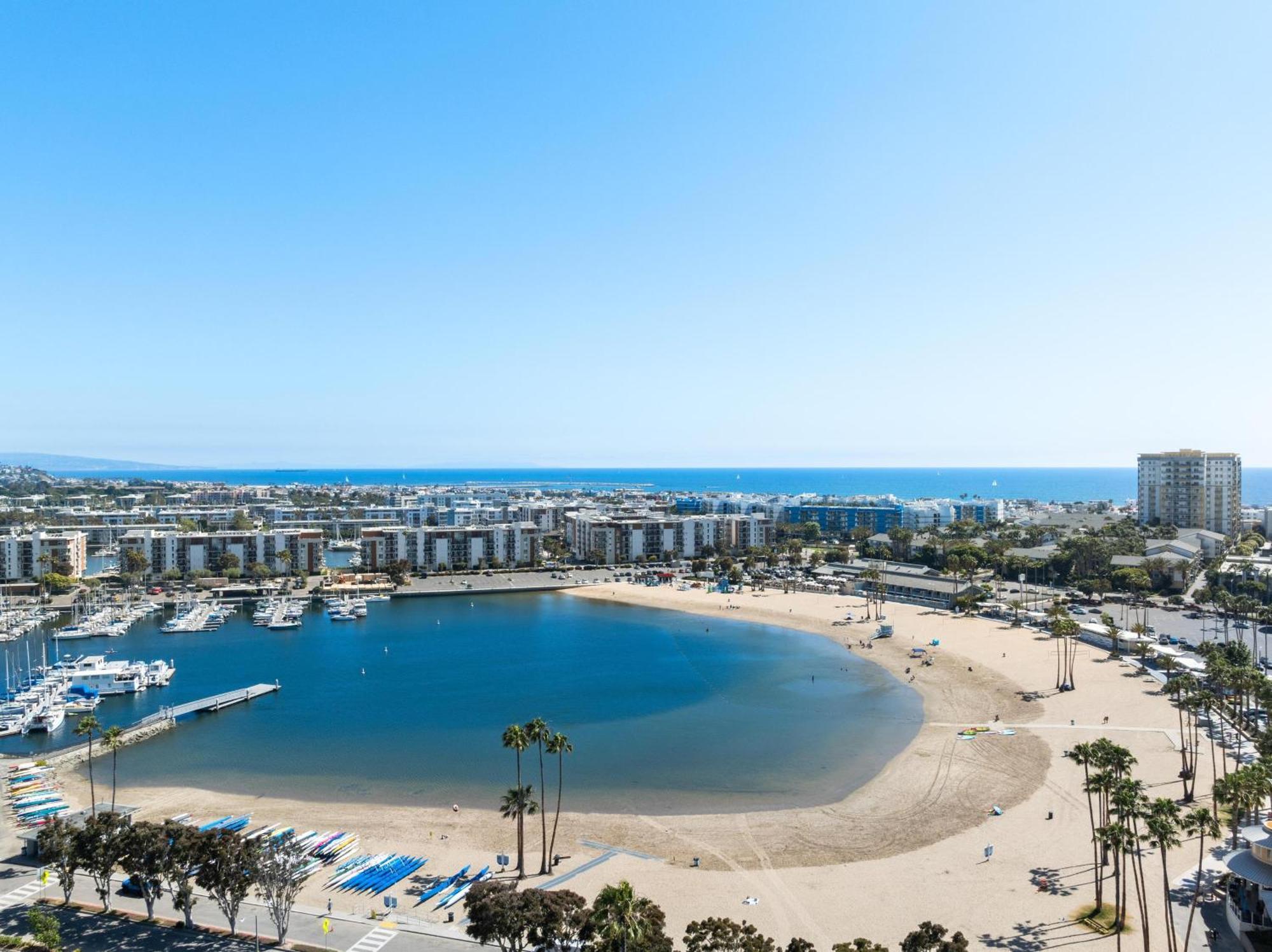 Sky-high Elegance Waterfront Penthouse 4 Beds * Los Ángeles