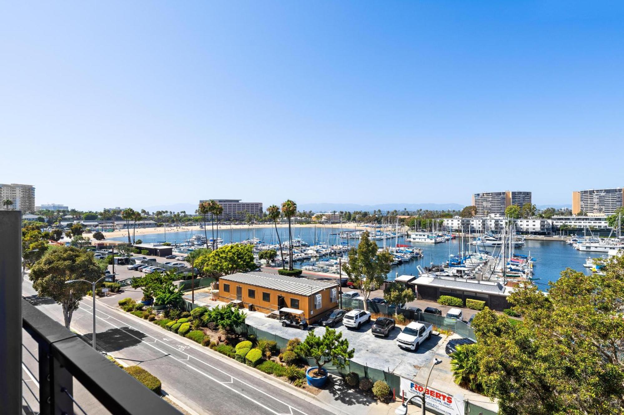 Sky-high Elegance Waterfront Penthouse 4 Beds Los Ángeles